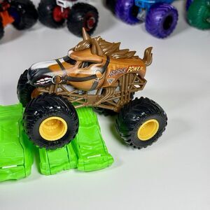 Monster Jam Horse Power Monster Truck 1:64 Spin Master Crazy Creatures